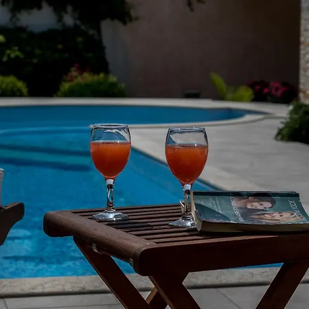 Lavanda Villa *